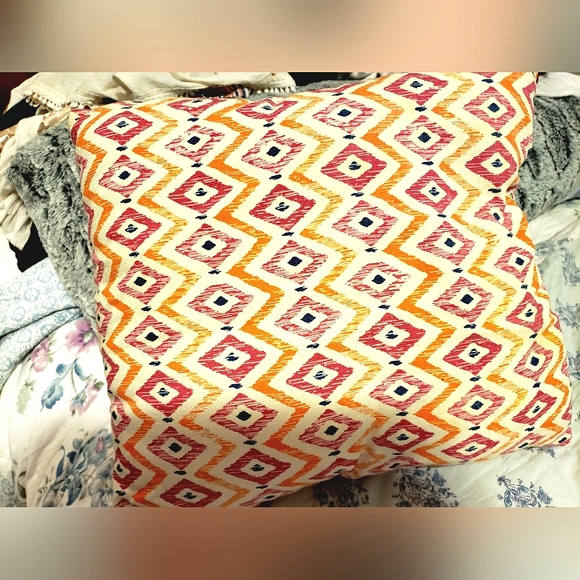 Patterned Throw Pillows, x2 - Picture 4 of 4